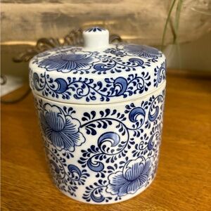 Ceramic Canister Chinese Blue & White Floral Design